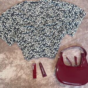 SHEIN Black and White Floral Short Sleeve Blouse